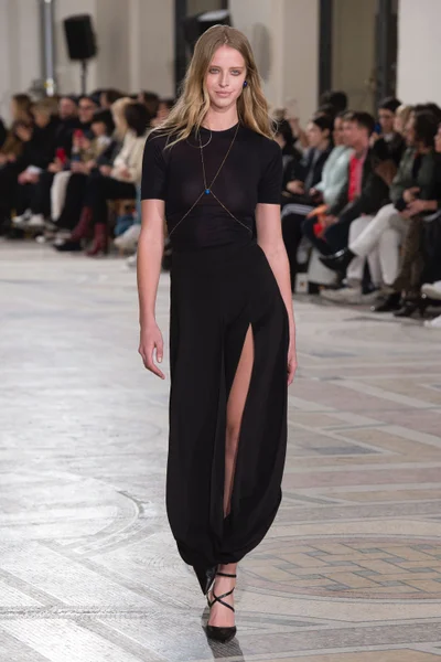 Look 32